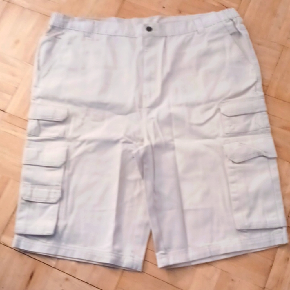 Cargo shorts Boulder creek trading Co. Mens size 42big